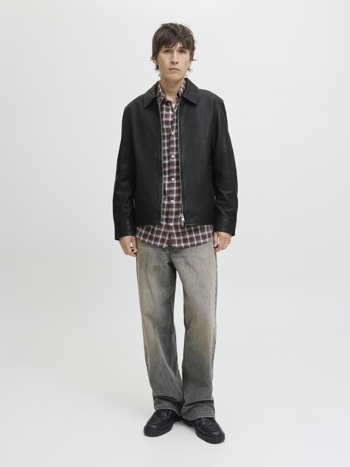 model_shot-front_full